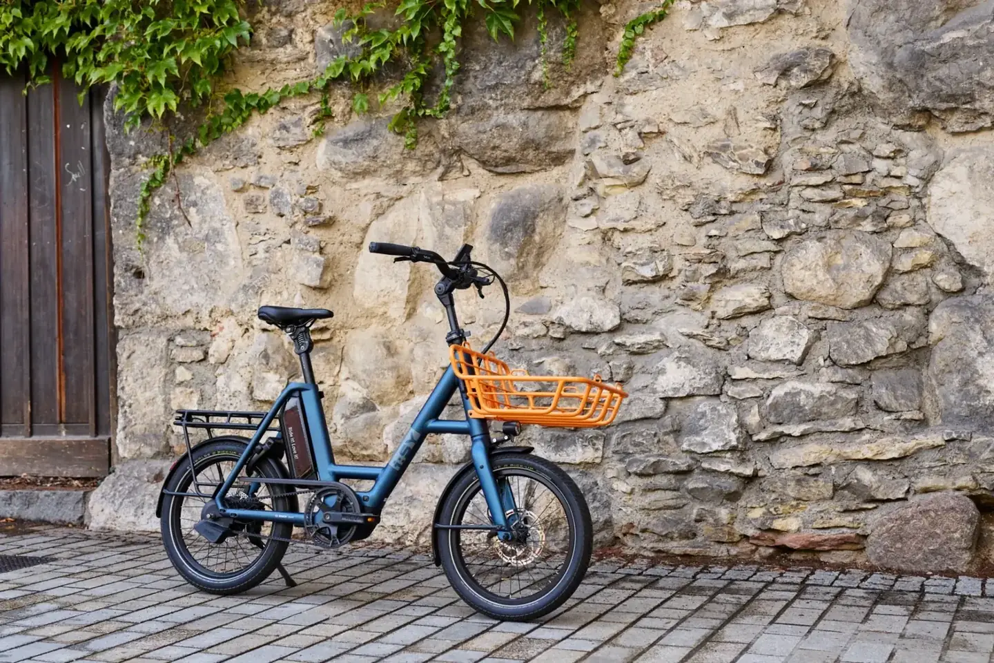 i:SY Kompakt-E-Bike mit Frontkorb